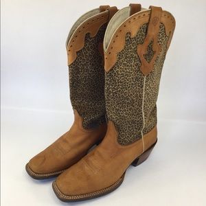 Women’s 10 B Ariat Cowboy Boots Western Cheetah